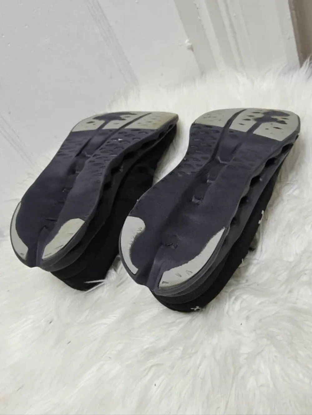 On Running Cloudsurfer Comfort Sneakers| Black Athletic Shoes Women's Size 11